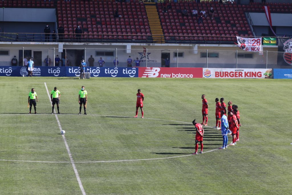 En el regreso de la LFP panameña el Club Atlético Independiente goleó a un  pobre UMECIT que no puso resistencia