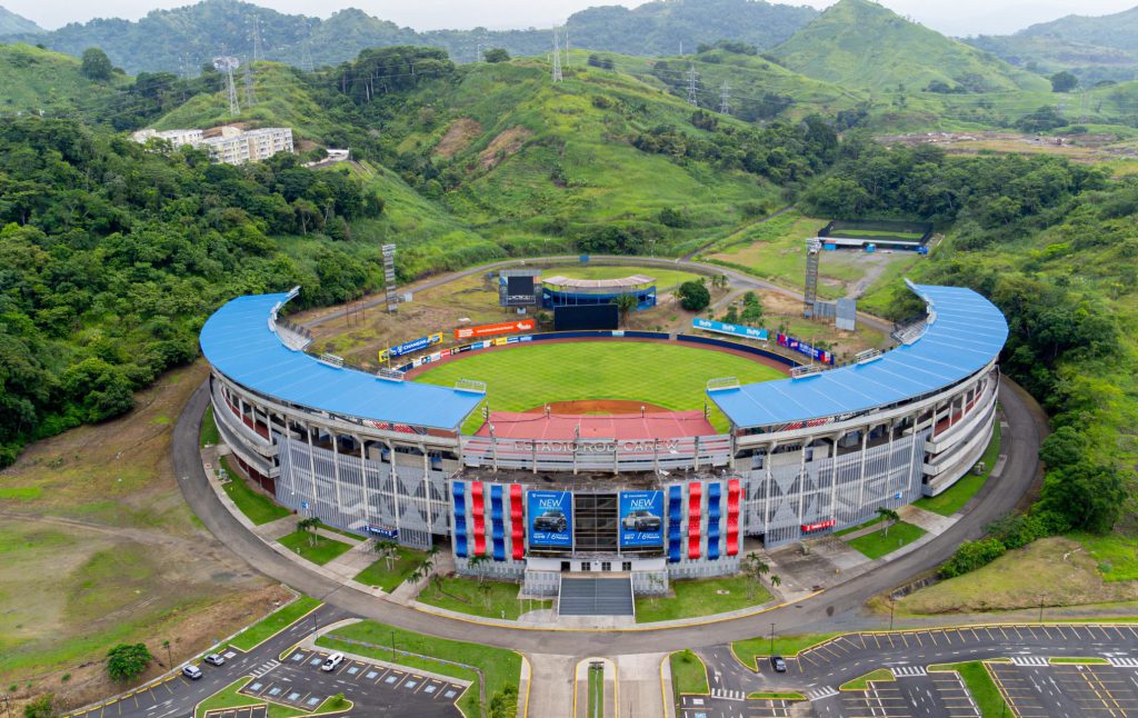 Concluyen trabajos de renovación en el techo del Estadio Nacional Rod Carew